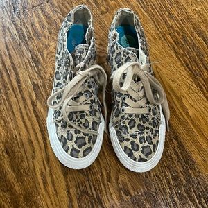Womens Leopard Blow Fish Shoe 8